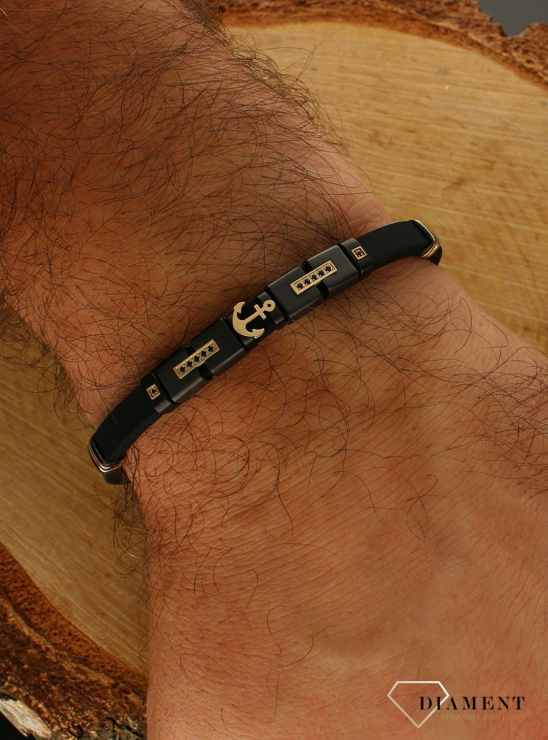 Bransoletka męska Nomination City z kotwicą i czarnymi cyrkoniami 028817 002. Czerń pasuje do każdego koloru, tak więc bransoletka jest poprzez swój kolor uniwersalna i bardzo praktyczna (2).jpg